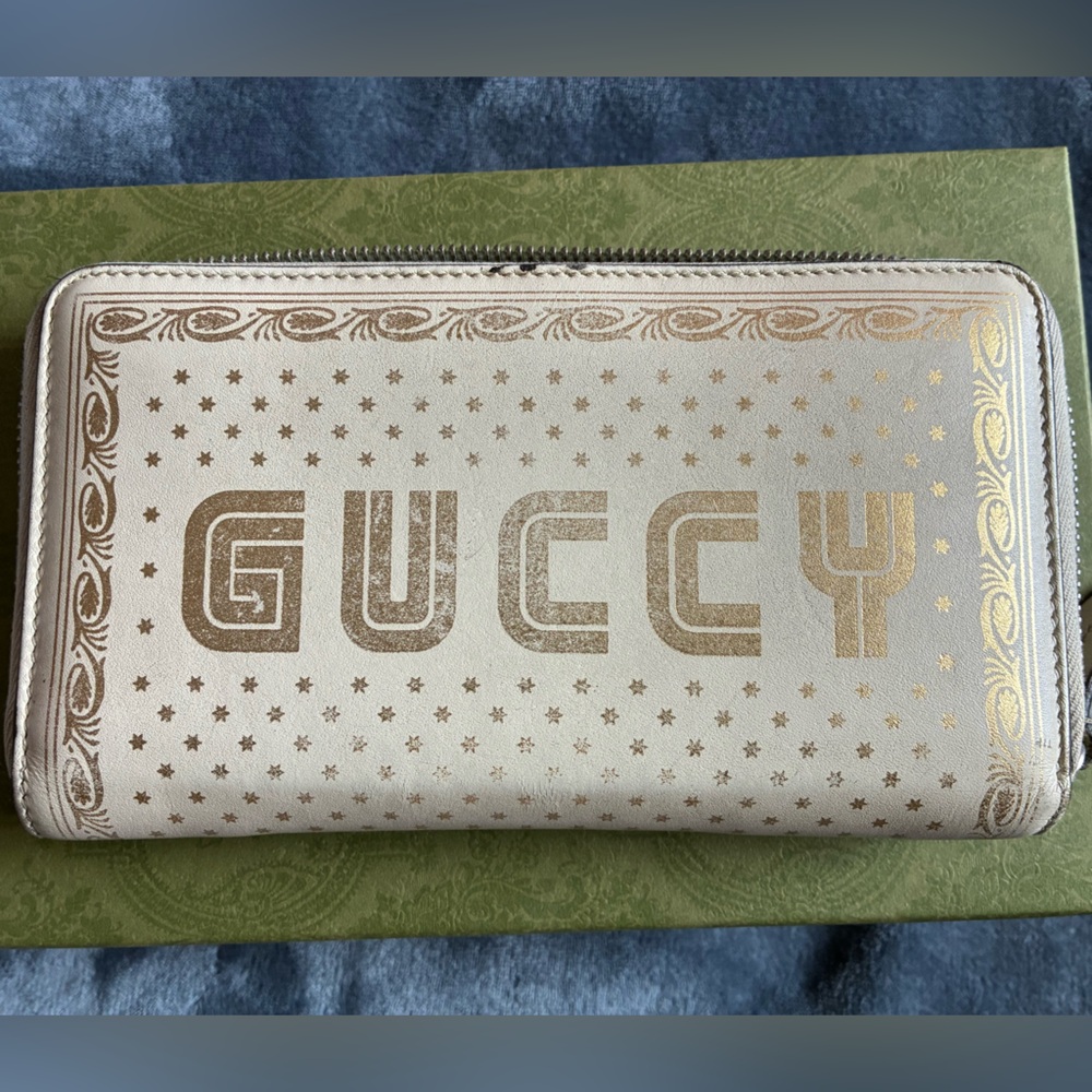 ✨ Gucci “Guccy” Limited Edition Wallet – Becchin’ Amore Collection ✨ Wallet Only